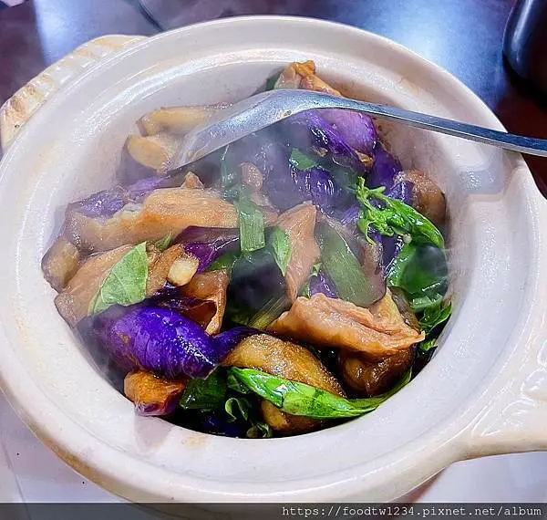 [台北台式]中正區古亭站「雙囍家常料理」巷弄內的高cp美味家常料理/塔香肥腸煲軟嫩入味/食物有品質服務親切/附菜單