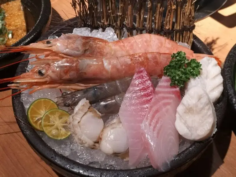 雙主餐兩份肉肉吃的好滿足｜古早味紅茶一杯接一杯｜高雄拾七石頭火鍋中山店