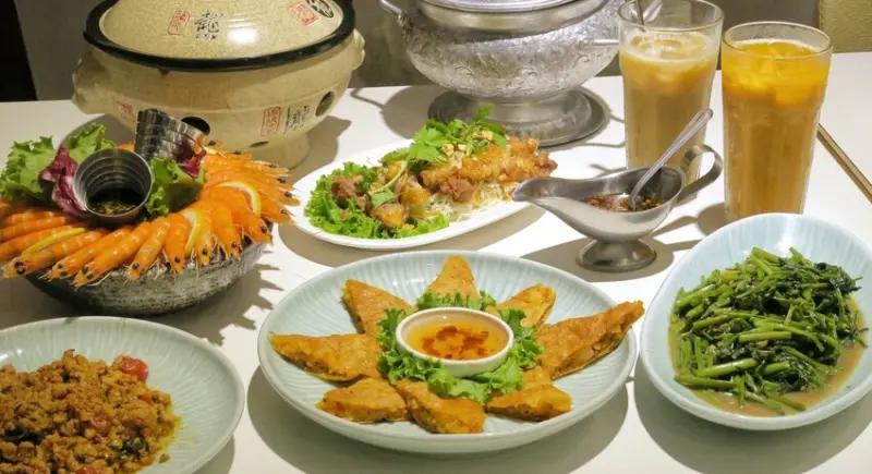 【PAPAYA泰式料理】超平價家樂福美食~泰式香米飯吃到飽泰式餐廳~高雄異國料理家庭聚餐、長輩慶生給你滿滿壽星優惠~