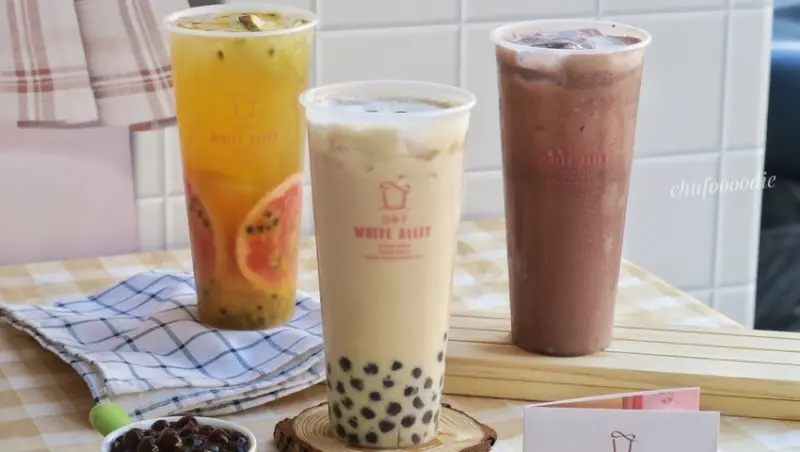 【白巷子】高雄小港少女風格手搖飲料店~六種水果滿杯水果茶微酸微甜清涼順口好滋味~與閃亮之名推出聯名活動!出示遊戲畫面享有折扣優惠唷