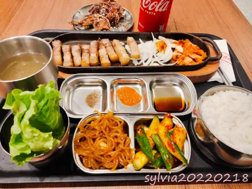 八色烤肉mini-台北101店(傻眼。)