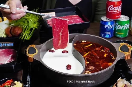 平價「火烤兩吃」吃到飽，七種湯頭、百種食材，一人開鍋也OK！