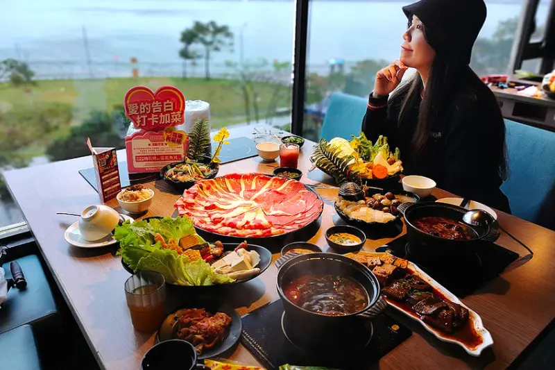 美食旅遊|流浪到淡水.肉多多火鍋.淡水中正店全新菜單.濕式熟成牛肉大拼盤大魄力登場!