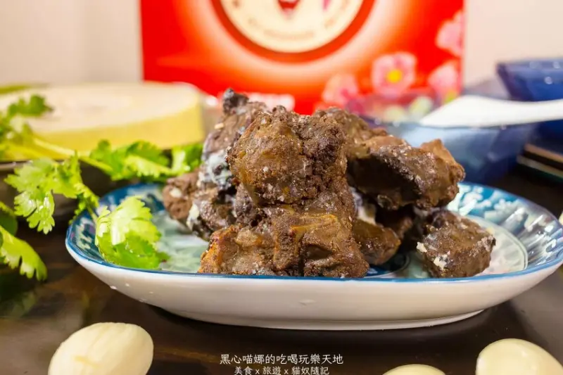 高雄鼓山︱蔡氏冰釀鴨　入味黑亮招牌冰釀全鴨，眷村系年節伴手禮、拜拜三牲，這裡一次買到好！