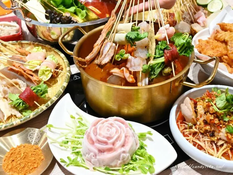 餉串串｜一串只要10元！道地川為麻辣串串鍋台中也吃的到，還有獨家螺螄粉入鍋，酸爽帶勁一吃就上癮！撸10串就抽龍蝦、日本A5和牛，不限次數通通有獎！