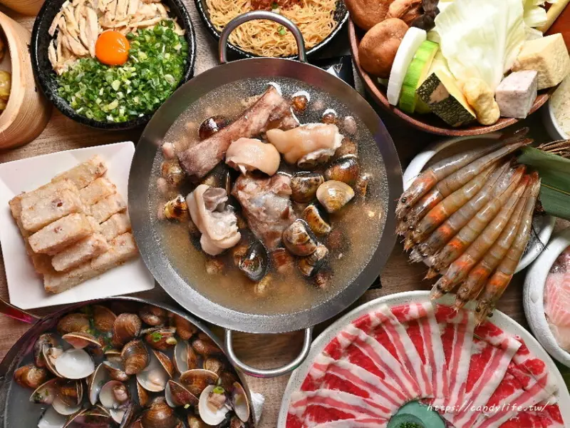 蛤?! Huh Pot｜復古港式氛圍加上浮誇系餐點！新品老火湯系列，不必飛香港，在台中也吃得到正港靚湯～