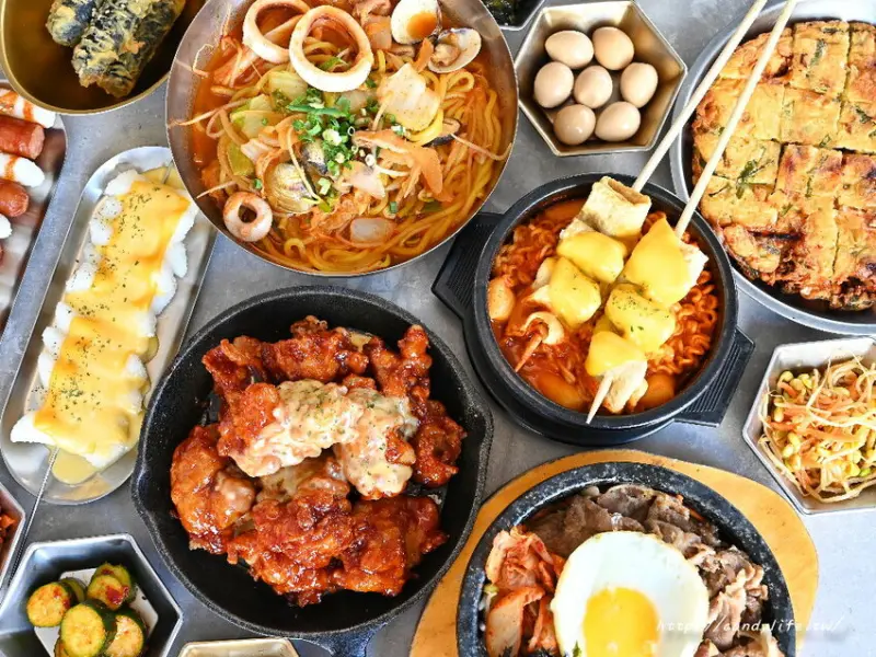 掰哩掰哩韓食料理｜台中人氣韓式料理推薦，6種韓式小菜吃到飽，平日也超多人，建議先訂位！