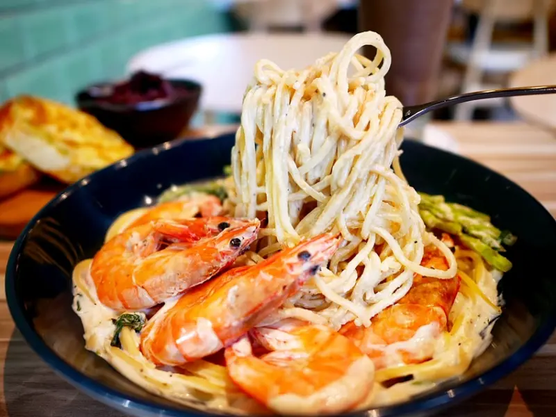 台中南屯平價義大利麵，150元起跳超便宜卻很有水準，首推手工青醬，是學生上班族聚餐首選-亞丁尼義式麵屋永春店