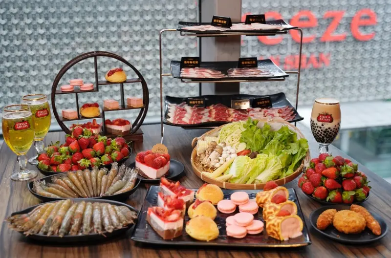 草莓控要爆動啦！辛巴適麻辣鍋 台北1號店 週年慶下殺全時段不分假日只要599元起 草莓系列甜點吃到飽 壽星還加碼免費吃白蝦