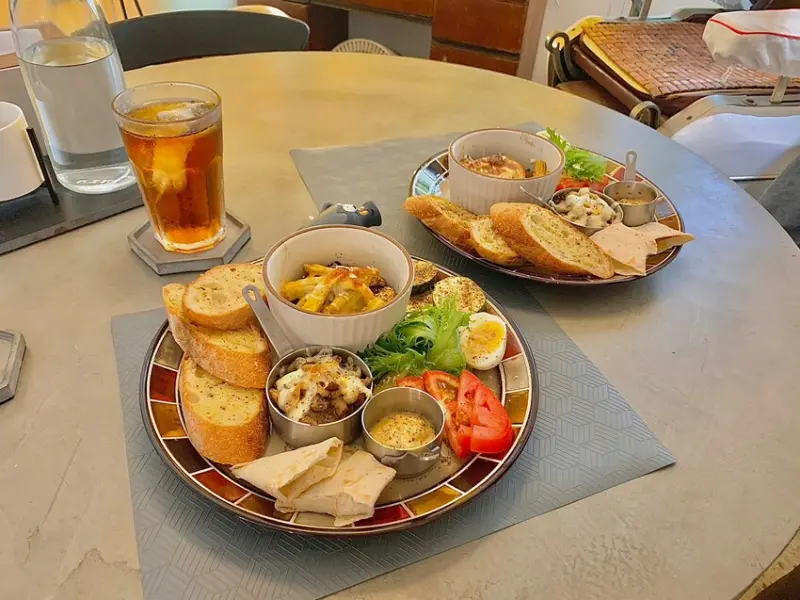 【台南早午餐】中西區 桂蘭 Guilan│費城熱煎餐盤│西門路隱密巷弄│可愛店貓│原玉昇美容院改造│寵物友善