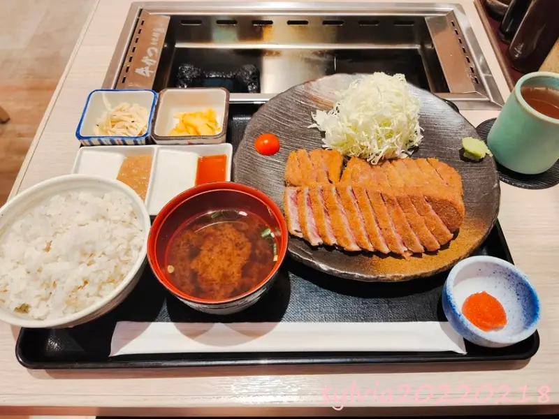 初訪，炸牛元村●來自日本的炸牛排(※該店使用注脂牛肉，需全熟食用)