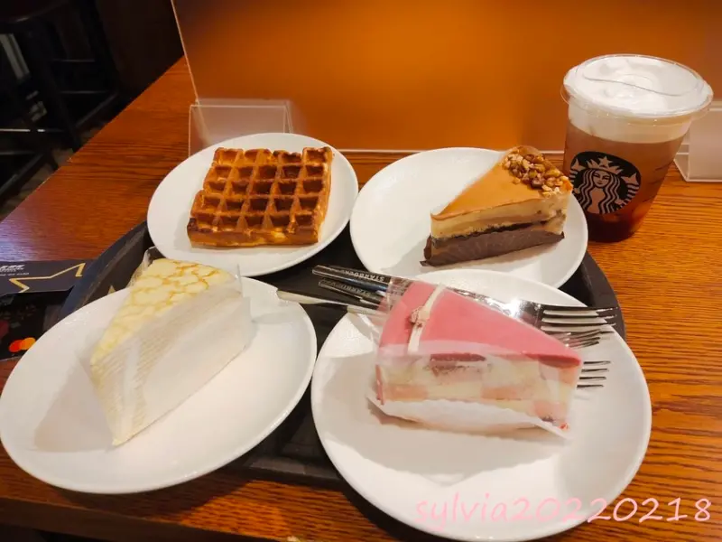 Starbucks-雲朵草莓芒果風味烏龍茶