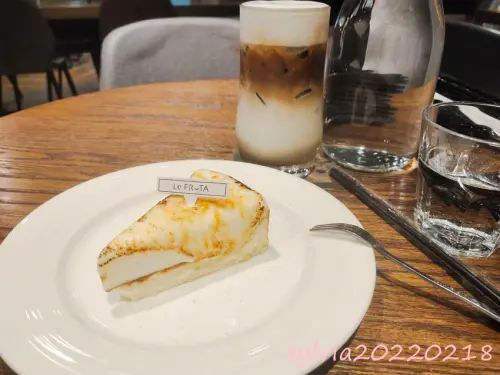 黑浮咖啡，炙燒巴斯克雙層起司蛋糕