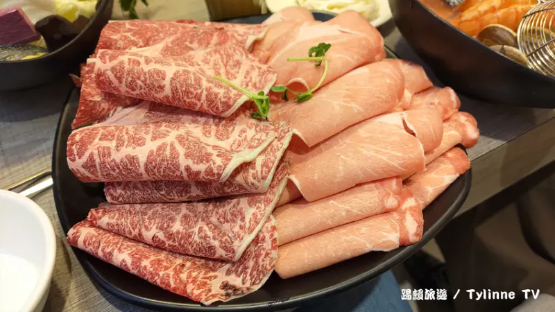 【新北板橋美食】樂釜Love Hot Pot極上鍋物 | 火鍋搭配超大肉盤、生猛海鮮