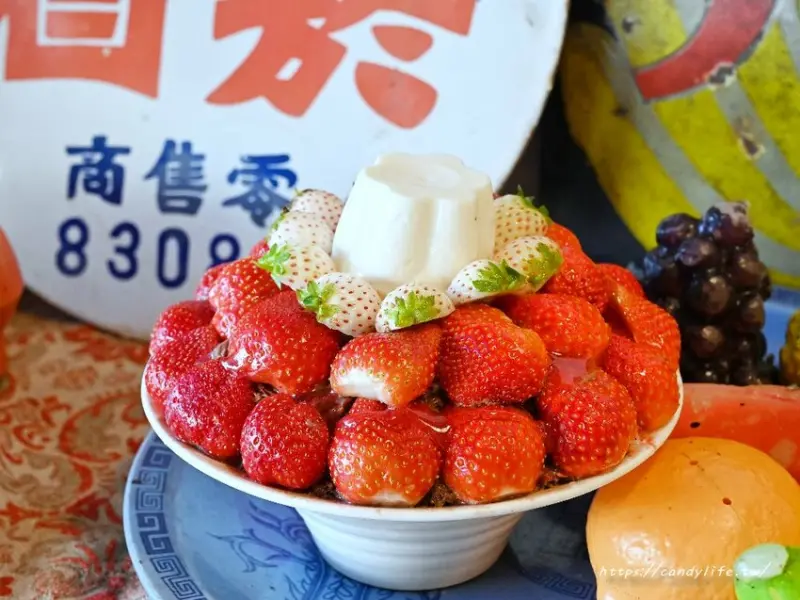 剛好冰果室｜夢幻白草莓雪花冰新登場，滿滿草莓超吸睛！季節限定，一週只賣這三天，限量販售～
