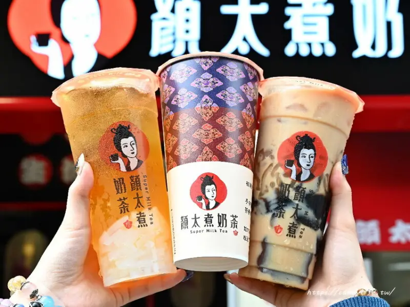 顏太煮奶茶｜逢甲排隊人氣手搖飲，招牌三喜厚奶茶一天賣上百杯，三種料任你選，新品朝露咖啡牛奶，咖啡控必嘗～