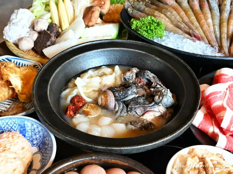 尚石苑石頭火鍋專賣｜台中海線人氣火鍋大改裝，重新開幕新增蔬菜自助吧吃到飽，超過25種食材吃到飽，還有手工蝦滑一樣無限享用～