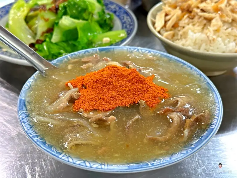 飄香30年的在地小吃 鮮甜濃郁的鴨肉羹 辣椒粉要大匙加下去才過癮！