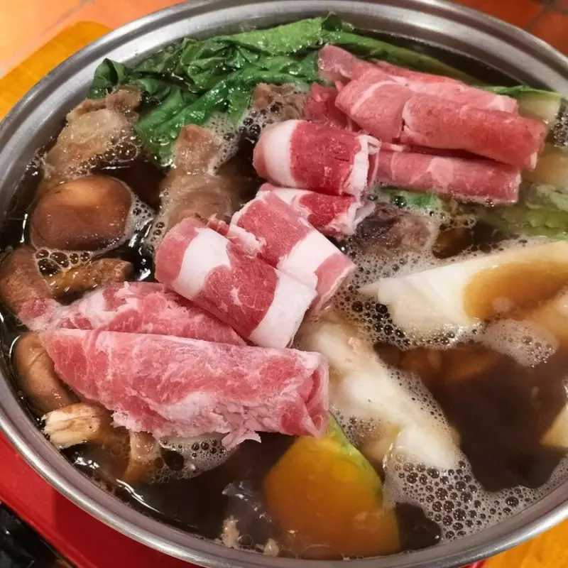 除了羊肉排、羊大骨、羊腳筋｜牛、羊、豬肉通通也吃到飽｜正老林羊肉爐嘉義店