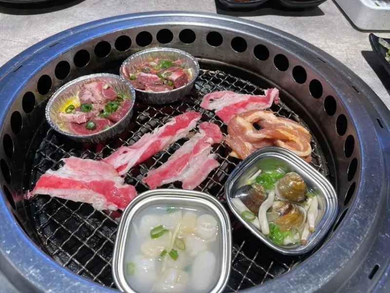 【台北萬華美食】西門町肉次方峨嵋店，海陸燒烤吃到飽598起，王品集團燒肉品牌