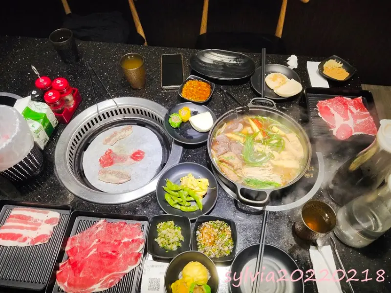 金大鋤壽喜燒，火烤兩吃。