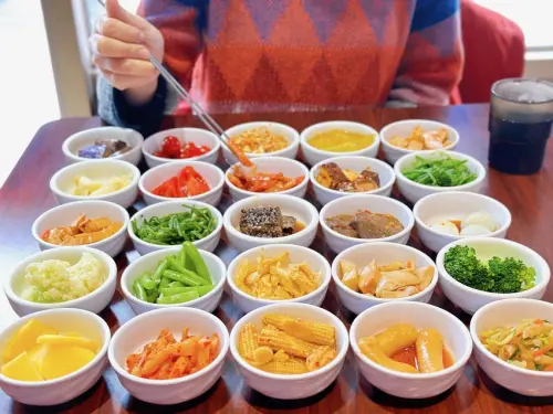 韓味軒韓國料理 低消只要190元起 30-40種韓式小菜讓您吃爽爽 主食吃不完還可以打包回家！