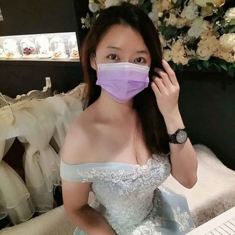 台南首家婚紗餐酒館｜新開幕餐酒館｜不只有的吃有的喝｜還能挑自己喜歡的婚紗穿的美美｜DreamChurch夢教堂餐酒館