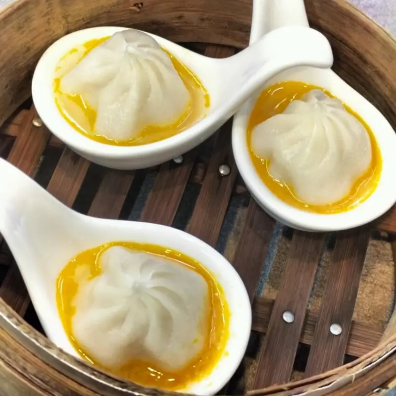 均一價69元｜又划又好吃｜當蟹黃小籠包遇到養生雞湯｜真心覺得打趴一堆店｜港聚台南金華店