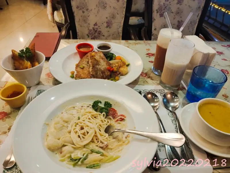 新北三重，上個年代的約會餐廳~里約歐義廚房，一個人的雙人餐。