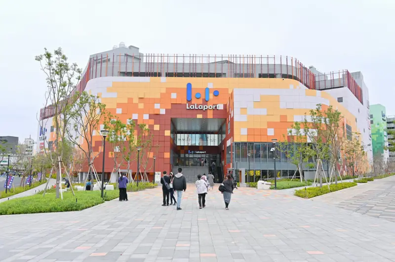 台中親子旅遊推薦 美食街14家都在這吃給你看 獨家日本LOPIA超市好好買_台中三井LaLaport購物中心