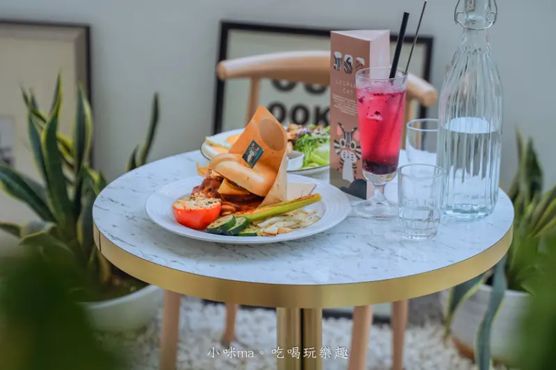 Become Brunch ▏靜巷內的純白玻璃屋讓人拍翻啦，彈性微蔬食料理 能吃到美味兼具健康，寵物友善餐廳，捷運大安站