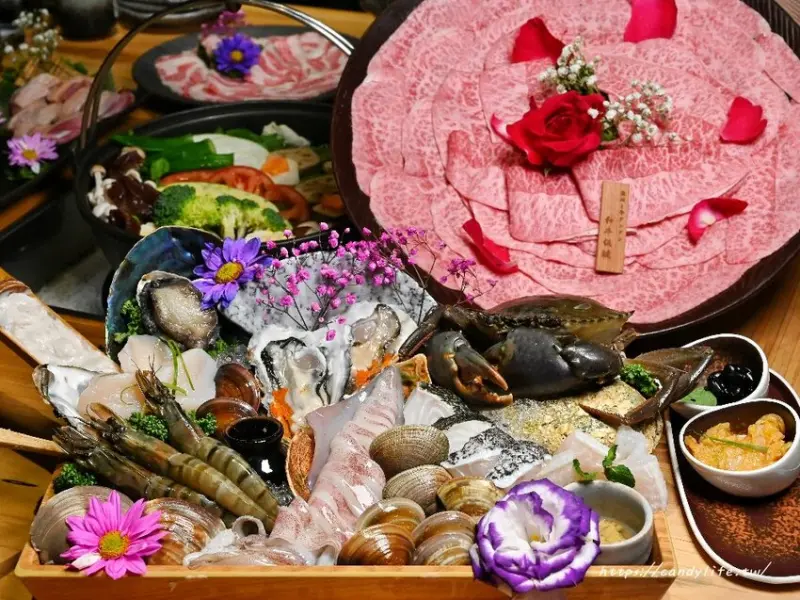 暮藏和牛鍋物｜台中頂級和牛活體海鮮鍋物，Google評論高達4.8分，巨大肉盤就是狂！全程桌邊服務，體驗日本地道囲炉裏～