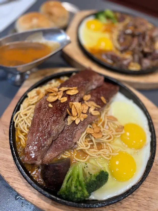 桃園青埔美食【300°STEAK】超高CP值平價牛排、經典沙朗牛排超划算 飲料湯品冰淇淋吃到飽!青埔網美IG熱門打卡點!♥食尚期貨小咪推薦桃園好吃美食