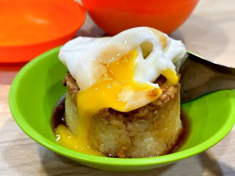 板橋祖傳筒仔米糕 半熟蛋米糕必點 傳統古早味的銅板美食！