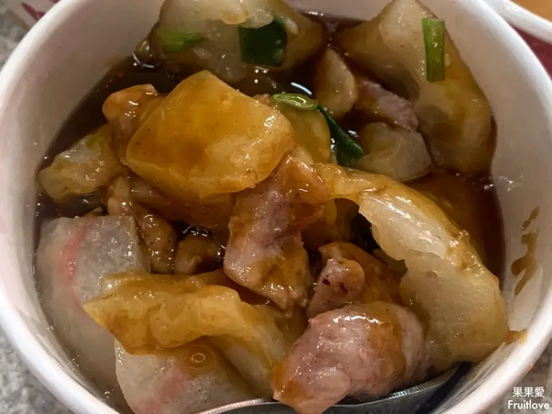 在地小吃，肉圓皮超Q彈又軟，真材實料的切塊豬肉內餡