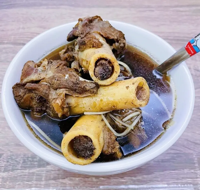 [台北小吃]板橋新埔站「大碗公 當歸羊肉」值得等待的超美味當歸羊肉湯/平價羊肉湯品選擇多樣/樣樣美味/黑金滷肉飯味道甜口/滷汁味道適中/附菜單