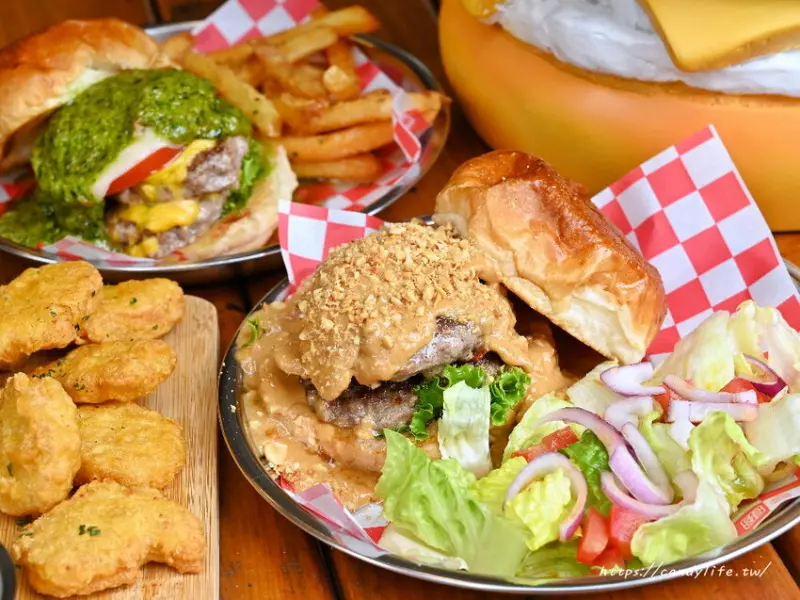 吃尛漢堡｜台中人氣漢堡餐車有店面囉，雙層漢堡肉讓你飽到不要不要～