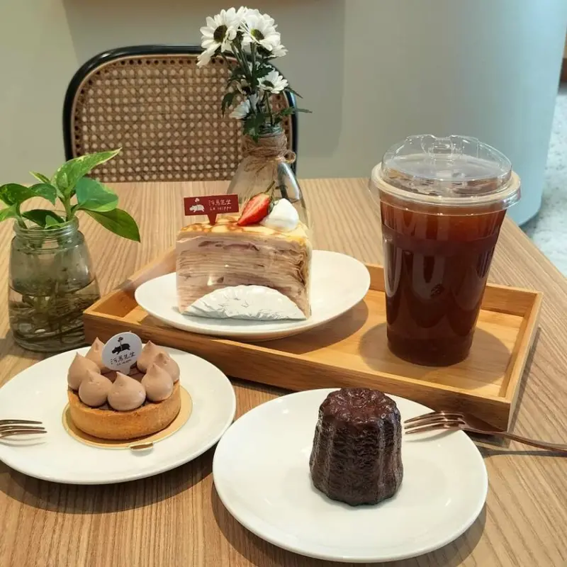 不只有琳瑯滿目的甜點櫃｜手工餅乾、派和生吐司｜通通都有｜超推可麗露｜大顆又划必須買｜嘉義河馬先生甜點烘焙坊