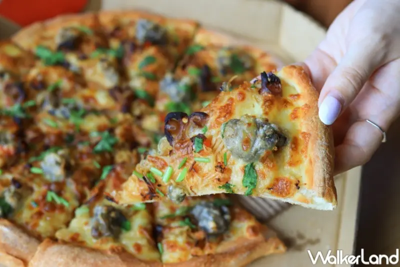 必勝客 香菜大腸蚵仔麵線比薩 / WalkerLand窩客島提供 未經許可，不得轉載