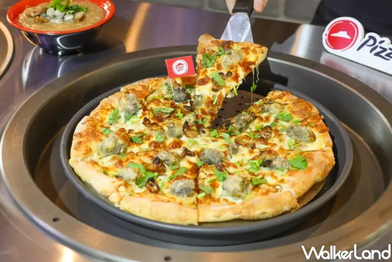 必勝客 香菜大腸蚵仔麵線比薩 / WalkerLand窩客島提供 未經許可，不得轉載