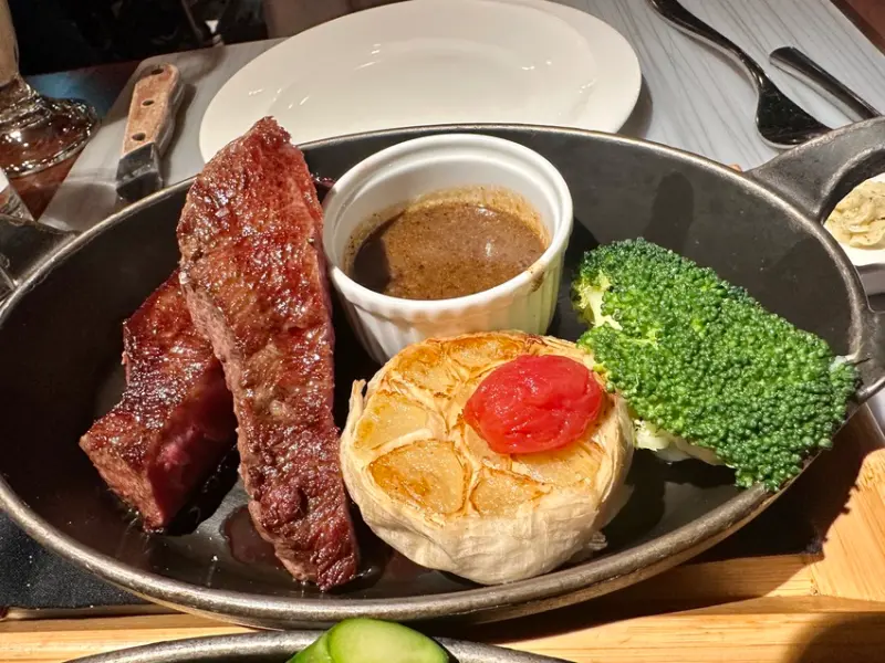 [台北。信義] 市政府︱壽星85折優惠夜景約會餐廳︱艾朋牛排餐酒館 À POINT STEAK & BAR