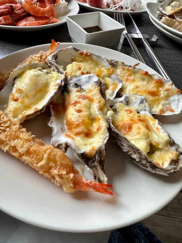 [宜蘭。礁溪] 寒沐MU TABLE松葉蟹、焗烤生蠔、牛排、生魚片甜點自助式吃到飽