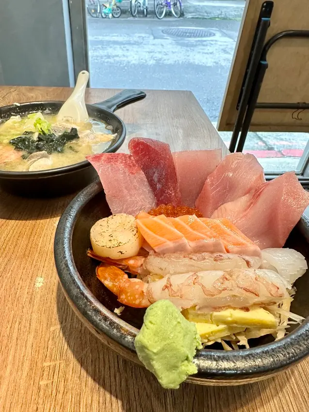 [台北。信義] 永春站︱隱藏版日式料理西湖水產︱高CP值海鮮丼飯、生魚片︱內用熱湯、飯無限續內有菜單照