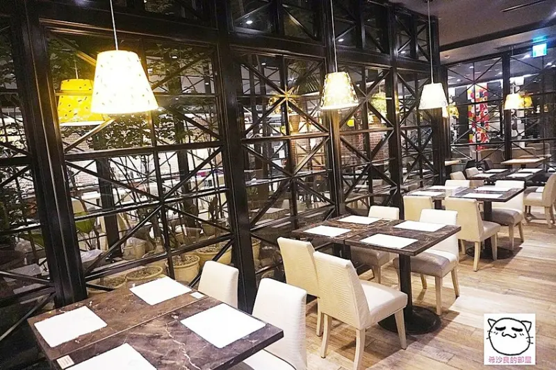 高雄市區住宿。消夜餐大加分，交通便捷舒適的旅宿──康橋商旅 覺民館