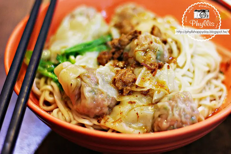 【台中、中區】德利麵食館 台中火車站前 繼光街美食區 傳統老字號 經營30餘年麵食館 種類多元選擇多 銅板價吃飽飽 台中麵店 台中在地小吃 @ 相片中的菲莉絲