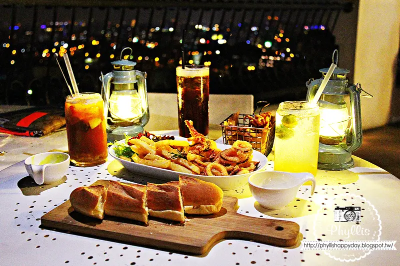 【台中、北屯】眺高 STAY WITH MOUNTAIN 台中最浪漫的夜景餐廳 百萬夜景盡收眼底 超有氣氛 台中約會聖地 景館餐廳 ＠ 相片中的菲莉絲