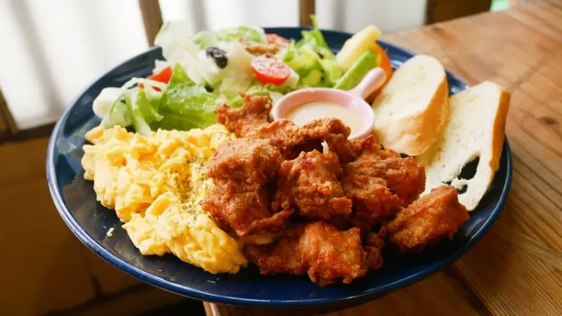 解憂老宅(結束營業)-近台中文學館、第二市場的老屋餐廳，提供早午餐/輕食/下午茶/咖啡飲品，環境優美食物也好吃(o゜▽゜)o☆