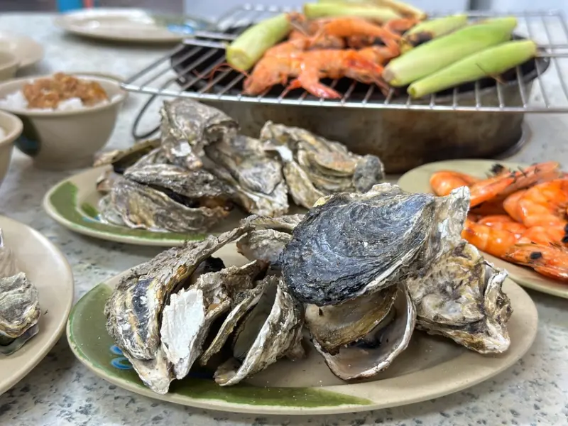 鮮蚵吃到飽不用跑南部啦！380元鮮蚵、白蝦吃到飽 還有肉燥飯！