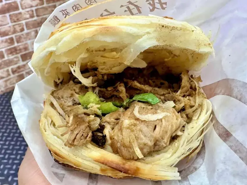 多多肉 肉夾饃｜饒河夜市最新排隊美食！酥脆餅皮多汁內餡肉夾饃！陝西特色美食！饒河夜市必吃推薦、捷運松山美食推薦、松山外帶推薦