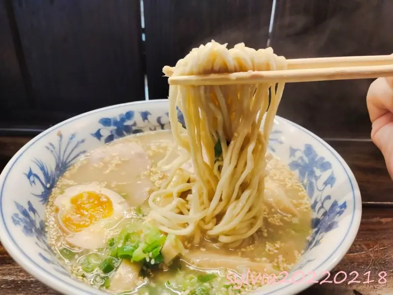 藏身在夜市裡的金澤冠軍拉麵